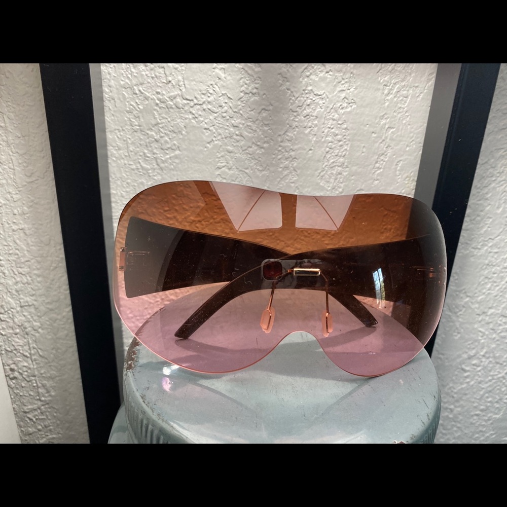 Oversized shield sunnies